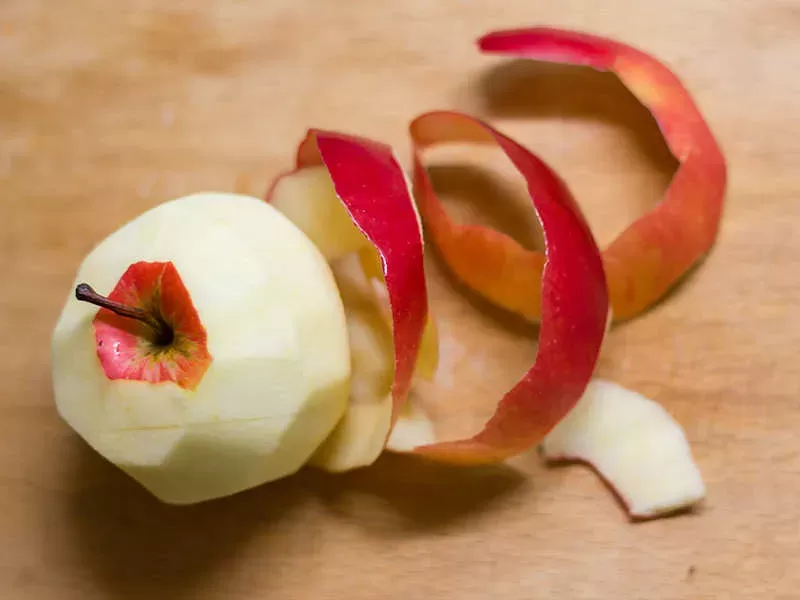 Should you eat apple with or without peel? | The Times of India